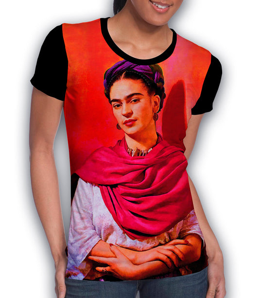 Frida T-shirt in red scarf